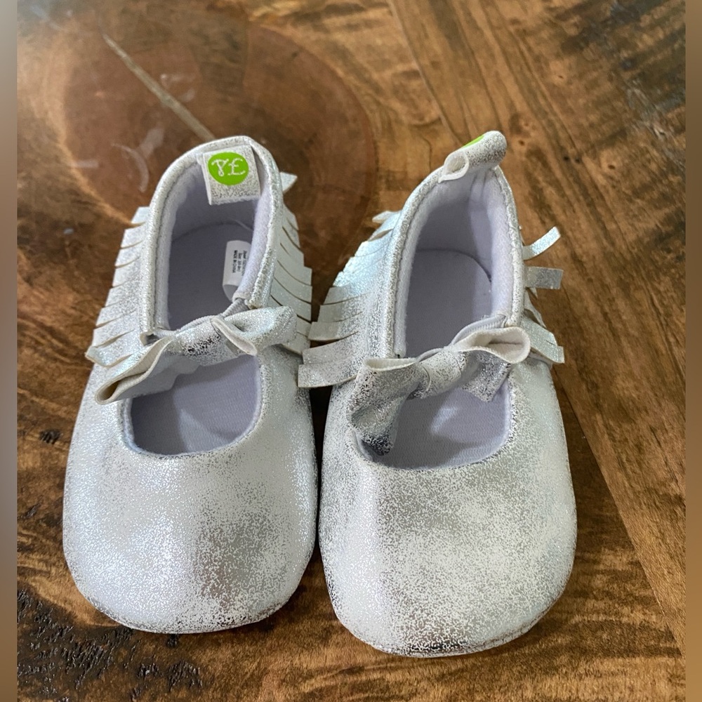 Fresh Steps Infant/Baby Girls Adorable Silver Sparkle Moccasins - Size 3 (6-9m)